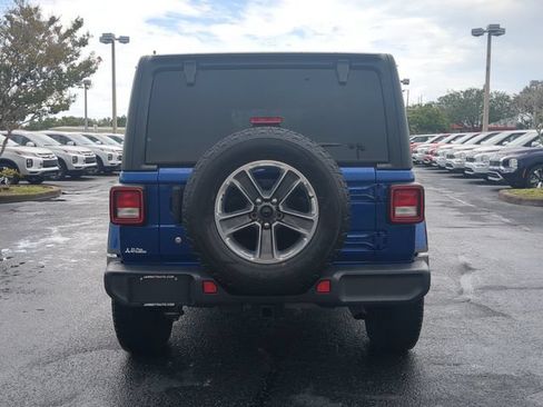 Used 2018 Jeep Wrangler Unlimited Sahara AWD/4WD image 6