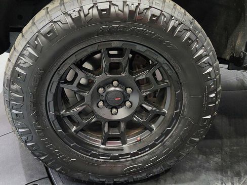 Used 2019 Chevrolet Colorado Z71 AWD/4WD image 16