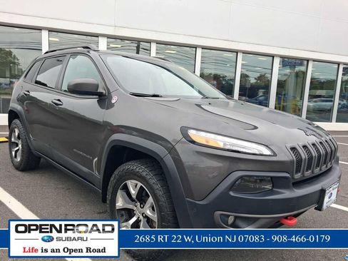 Used 2014 Jeep Cherokee Trailhawk w/ Technology Group AWD/4WD image 3
