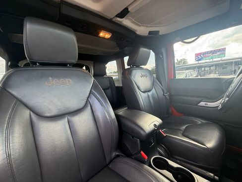 Used 2015 Jeep Wrangler Unlimited Rubicon w/ Dual Top Group AWD/4WD image 24