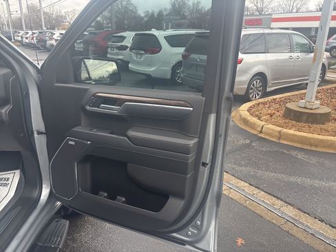 Used 2025 GMC Sierra 1500 Elevation w/ Elevation Premium Package image 17