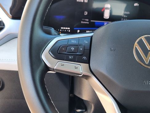 Used 2025 Volkswagen Taos SE image 8