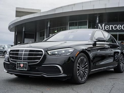Used 2022 Mercedes-Benz S 580 4MATIC Sedan w/ 3D Technology Package image 3