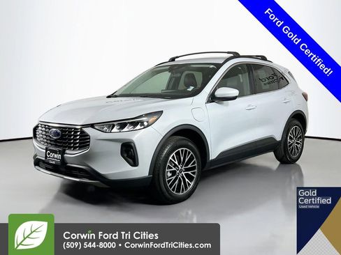 Used 2025 Ford Escape Base w/ Class II Trailer Tow Package image 5