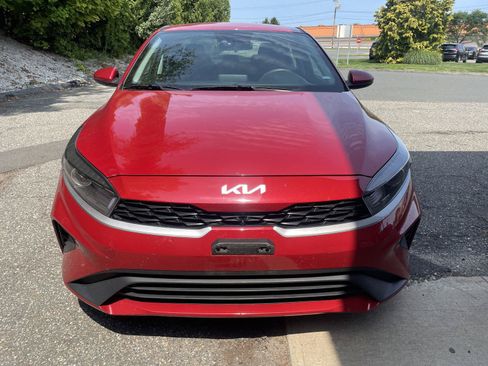 Used 2023 Kia Forte LXS FWD image 2