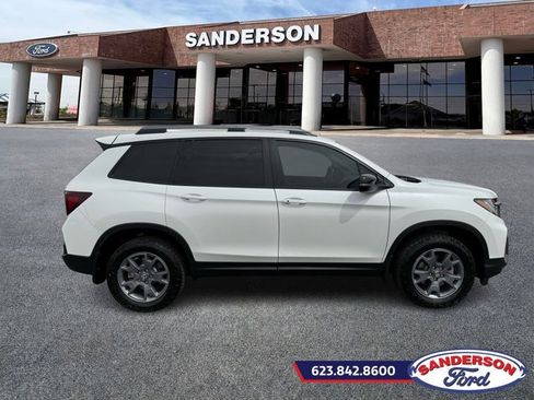 Used 2025 Honda Passport TrailSport image 2