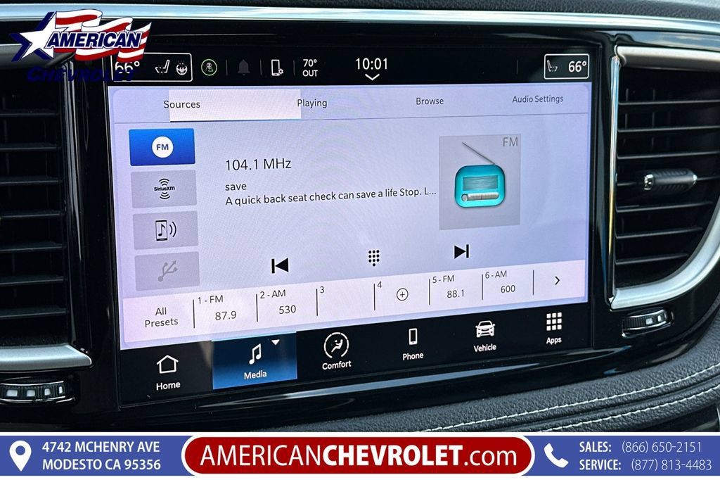 Used 2023 Chrysler Pacifica Touring-L FWD image 26