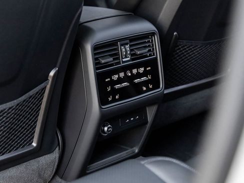 New 2025 Porsche Cayenne Turbo image 92