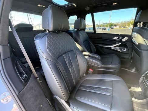 Used 2025 BMW X7 M60i image 22