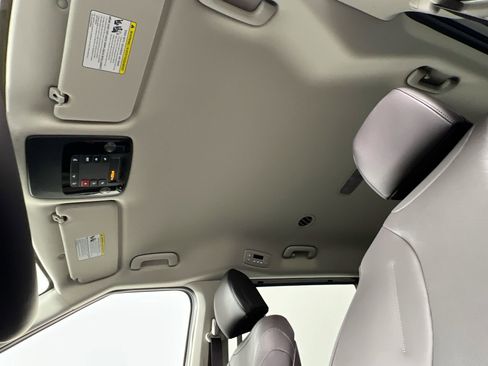 New 2026 Kia Carnival FWD image 21