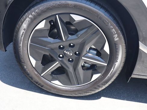 Used 2025 Kia EV6 Wind RWD image 11