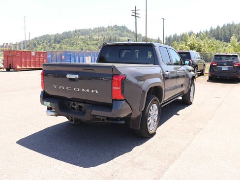 Used 2024 Toyota Tacoma Limited w/ Limited Package (LT) AWD/4WD image 5