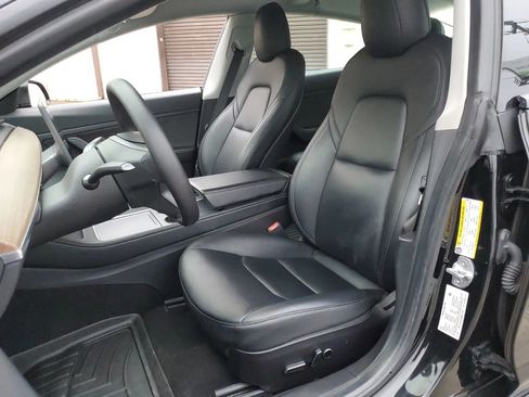 Used 2021 Tesla Model 3 Standard Range Plus image 19