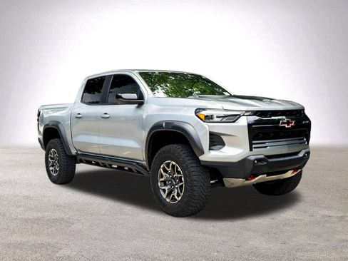 Used 2024 Chevrolet Colorado ZR2 AWD/4WD image 2