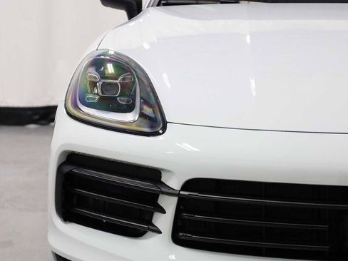 Certified 2023 Porsche Cayenne Platinum Edition image 15