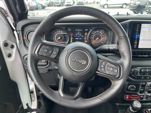 Used 2024 Jeep Gladiator Mojave w/ Technology Group AWD/4WD image 25
