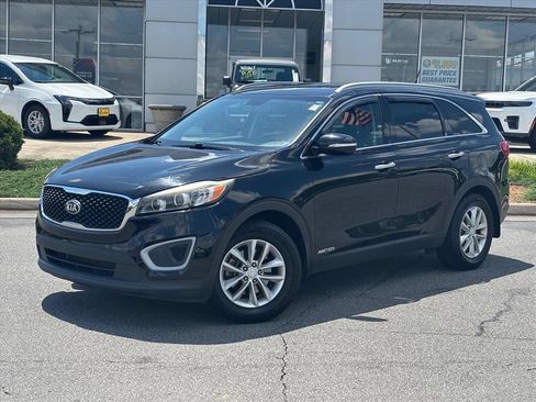 Used 2018 Kia Sorento LX AWD/4WD image 2