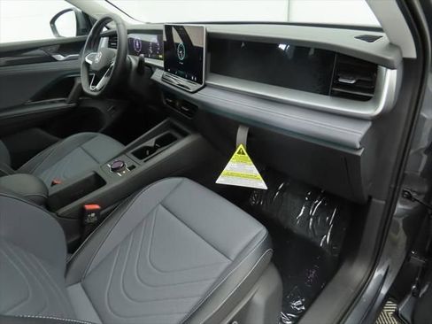 New 2026 Volkswagen Tiguan SE image 15