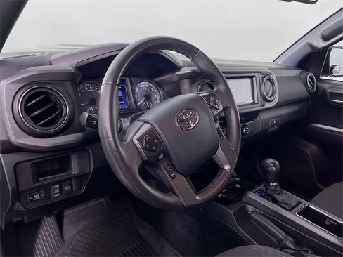 Used 2019 Toyota Tacoma TRD Sport w/ Technology Package image 10