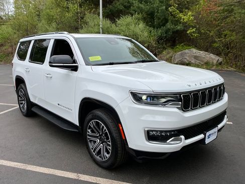 Used 2025 Jeep Wagoneer 4WD w/ Premium Group I image 7