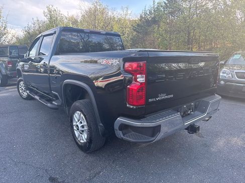 Used 2024 Chevrolet Silverado 2500 LT w/ Convenience Package image 3