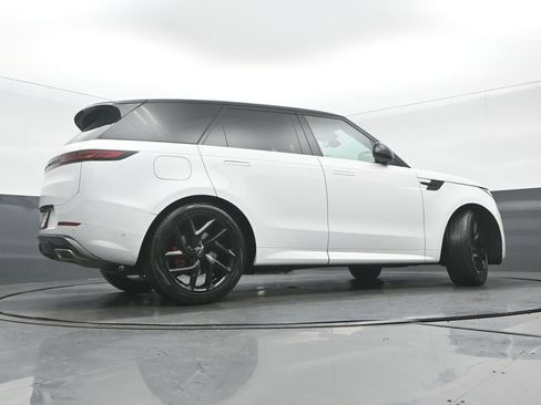 Used 2024 Land Rover Range Rover Sport Dynamic SE image 32