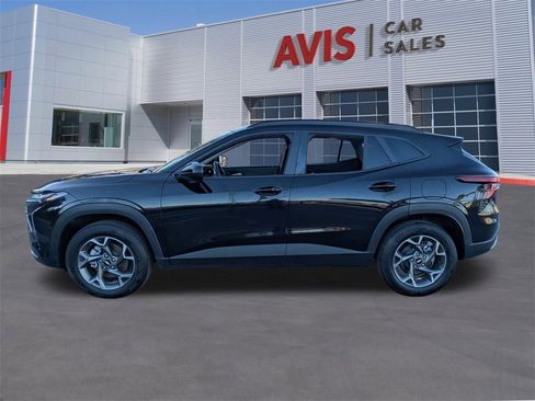 Used 2025 Chevrolet Trax LT w/ LT Convenience Package image 10