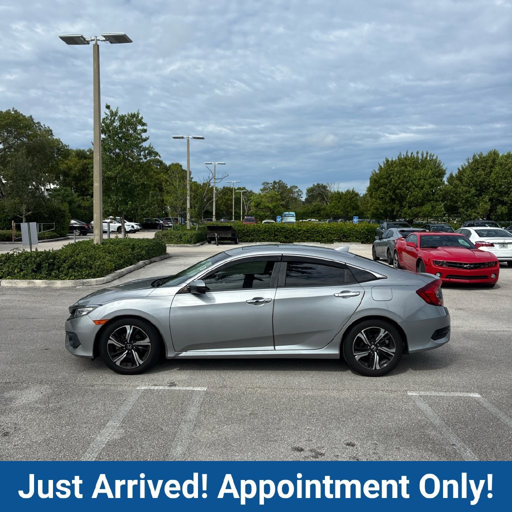 Used 2018 Honda Civic Touring image 4