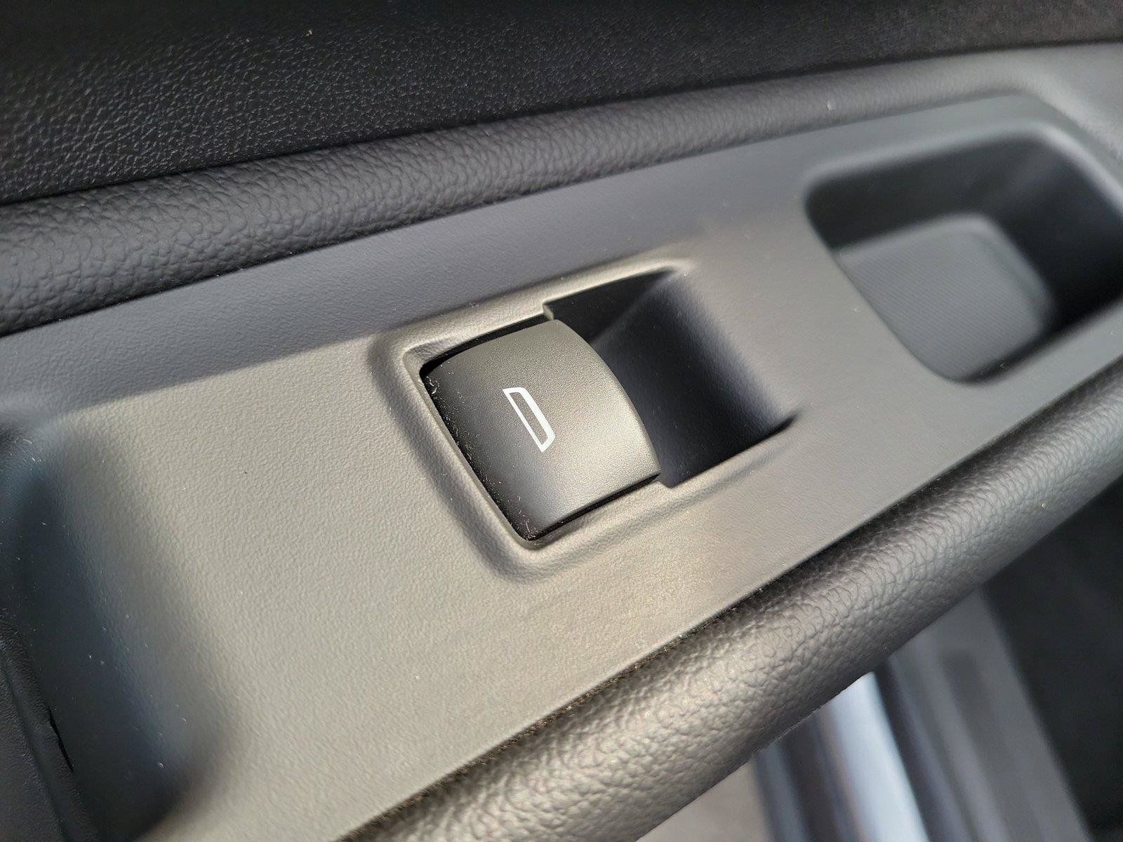 Used 2018 GMC Terrain SLE w/ Driver Convenience Package FWD image 14