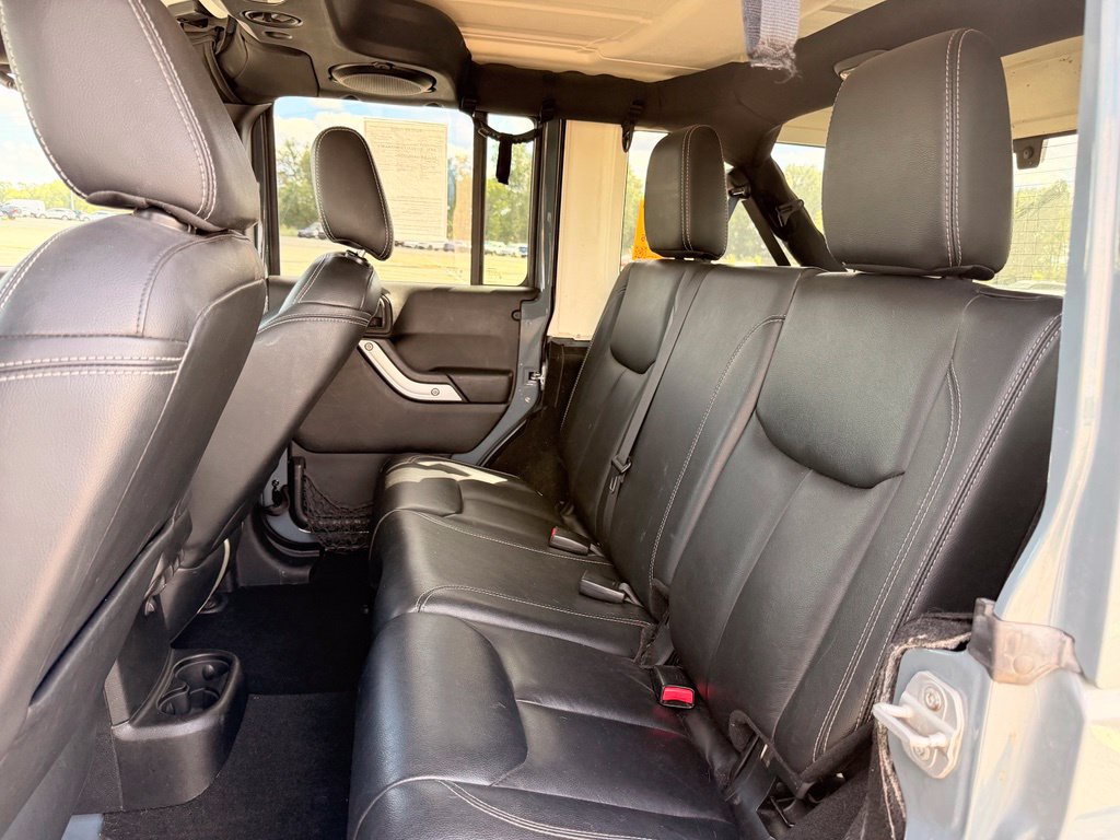 Used 2014 Jeep Wrangler Unlimited Sahara w/ Dual Top Group AWD/4WD image 14