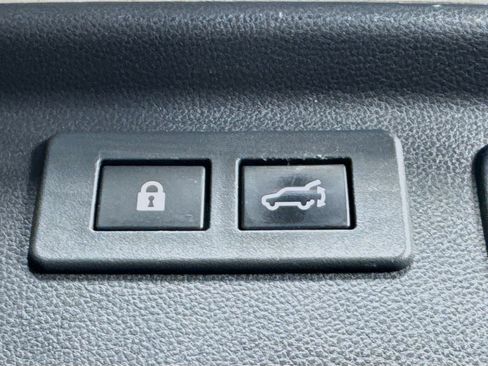 Used 2019 Subaru Forester Premium AWD/4WD image 32