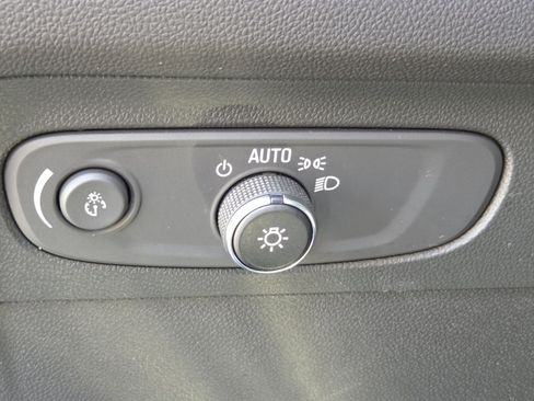 Used 2023 Buick Envision Essence w/ Sport Touring Package AWD/4WD image 16