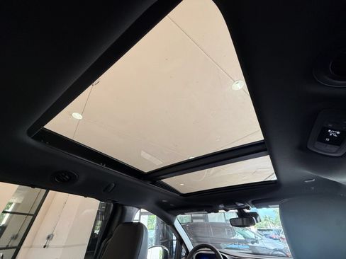 Used 2025 Chrysler Pacifica Limited FWD image 25