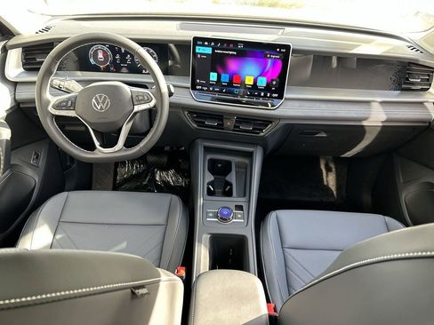 New 2026 Volkswagen Tiguan SE FWD image 11