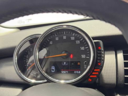 Used 2015 MINI Cooper 4-Door Hardtop FWD image 31