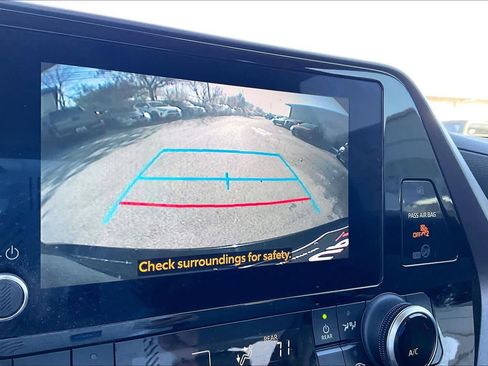 Used 2023 Toyota Highlander LE image 25