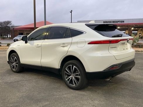 Used 2021 Toyota Venza LE image 7