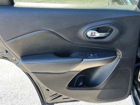 Used 2020 Jeep Cherokee Limited image 16