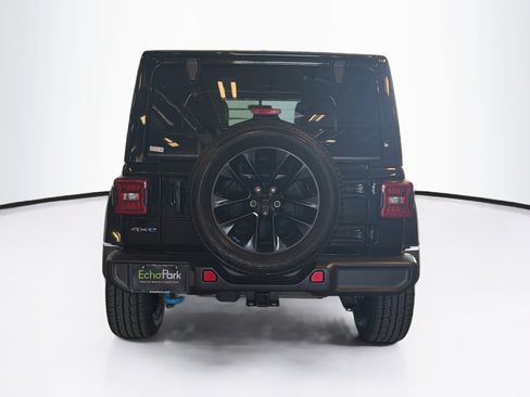 Used 2022 Jeep Wrangler Unlimited Sahara AWD/4WD image 7