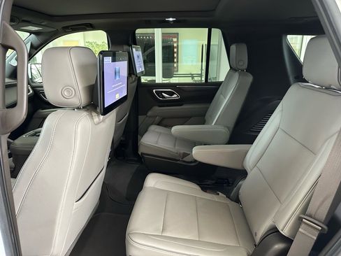 Used 2022 GMC Yukon SLT w/ SLT Premium Package image 26