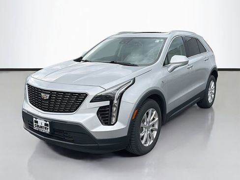 Used 2020 Cadillac XT4 Luxury w/ Cold Weather Package AWD/4WD image 3