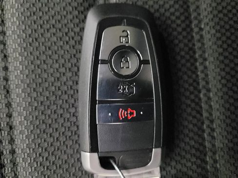 Used 2020 Ford Fusion SE image 32