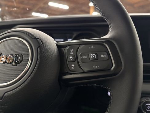 New 2025 Jeep Gladiator Mojave w/ Convenience Group image 15