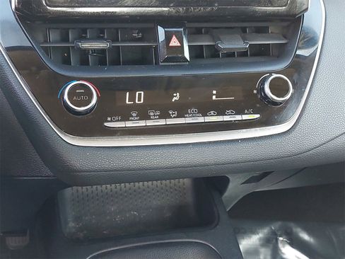 Used 2020 Toyota Corolla LE image 23