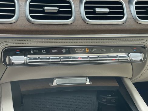 Certified 2024 Mercedes-Benz GLS 580 4MATIC image 34