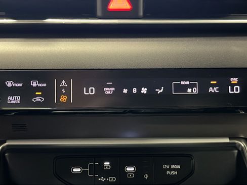 Used 2025 Kia Carnival SX FWD image 18