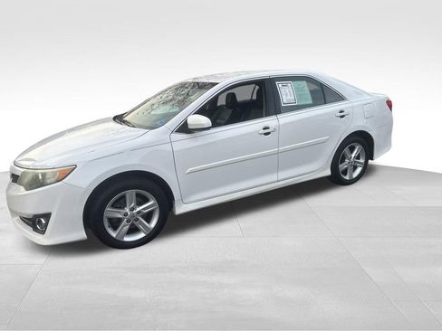Used 2014 Toyota Camry SE image 4