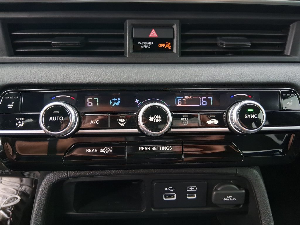 Used 2025 Honda Pilot Sport image 11