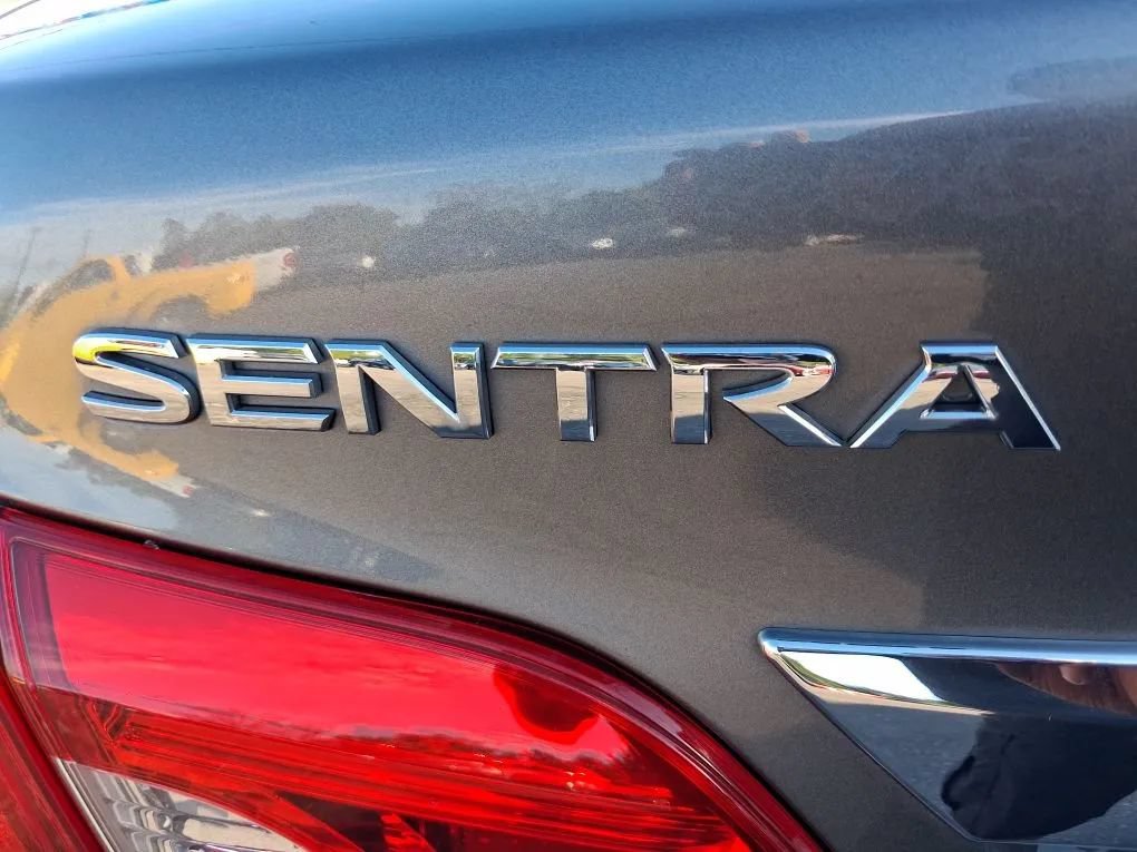 Used 2017 Nissan Sentra SV FWD image 12