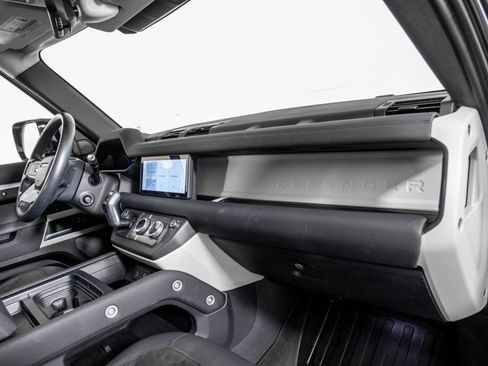 Used 2020 Land Rover Defender 110 SE image 18